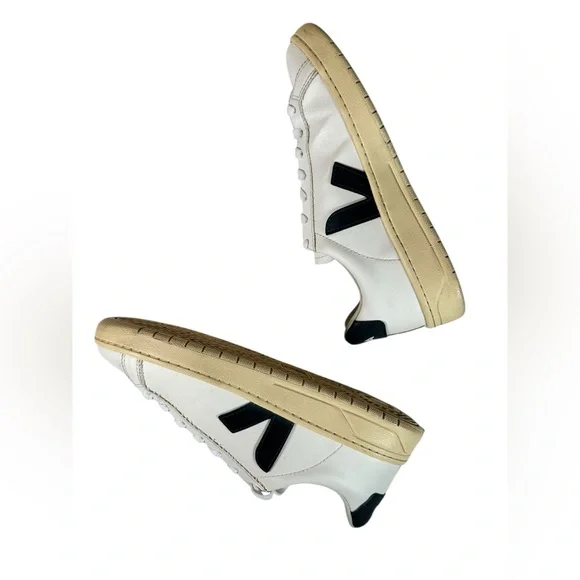 Veja Women’s Urca CWL Casual Sneakers - Picture 8 of 13